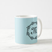 Hellblauer rustikaler personalisierter Monogramm-K Kaffeetasse (VorderseiteRechts)