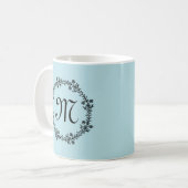 Hellblauer rustikaler personalisierter Monogramm-K Kaffeetasse (Vorderseite Links)