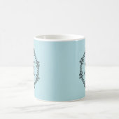 Hellblauer rustikaler personalisierter Monogramm-K Kaffeetasse (Mittel)