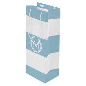 Hellblauer und weißer Streifen mit Monogramm Geschenktüte Für Weinflaschen (Vorderseite Schrägansicht)