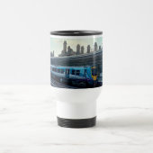 Hellblauer Zug Reisebecher (Mittel)