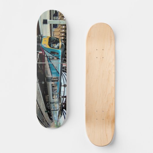 Hellblauer Zug Skateboard (Vorderseite)
