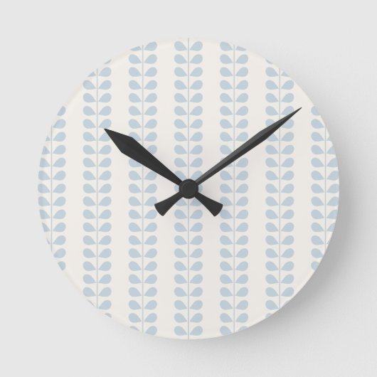 Hellblaues Blattstreifenmuster Runde Wanduhr (Vorderseite)