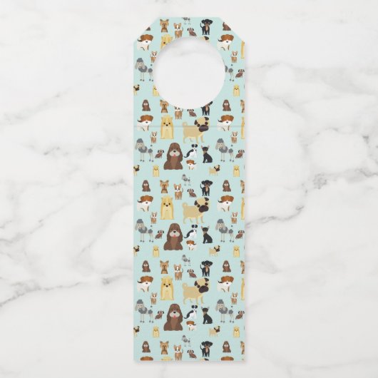 hellblaues Hundemuster. Flaschenanhänger (Rückseite)