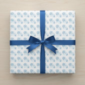 Hellblaues Schneeflocken-Weißes Geschenkpapier