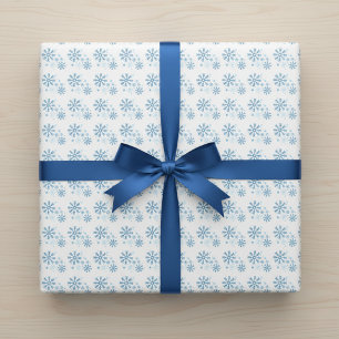Hellblaues Schneeflocken-Weißes Geschenkpapier