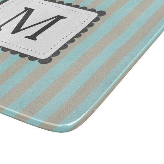 Hellblaues u. beige Streifen-Gewohnheits-Monogramm Schneidebrett (Ecke)