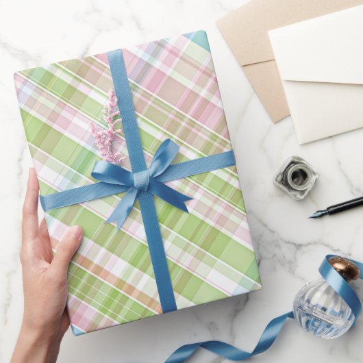 Hellblaues, weich grünes, rosa Kariertes Muster Geschenkpapier (Schenken)