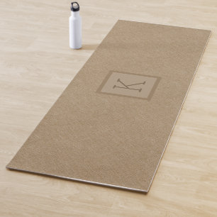 Hellbraune Imitate im Hintergrund Yogamatte