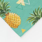 Helle Ananas auf geometrischem Muster Fleecedecke (Ecke)