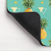 Helle Ananas auf geometrischem Muster Mousepad (Ecke)