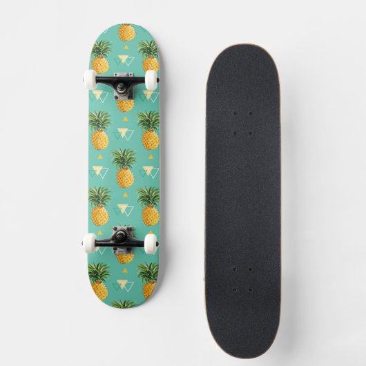 Helle Ananas auf geometrischem Muster Skateboard (Vorderseite)