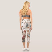 Helle antike Blumenperfektion Capri Leggings (Rückseite)