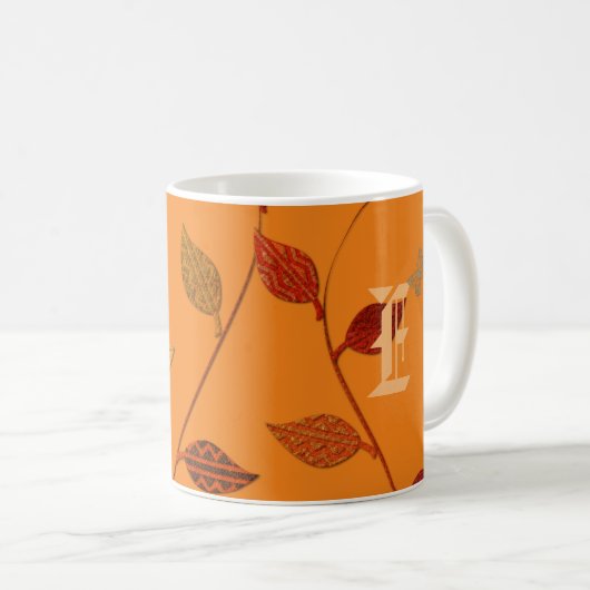 Helle Blätter Mit Monogramm Tasse (VorderseiteRechts)