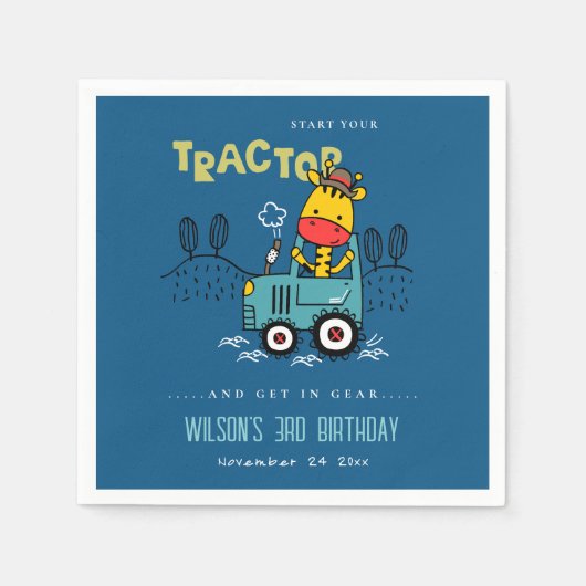 Helle blaue Giraffe in Traktorenjungen zum Geburts Serviette (Vorderseite)