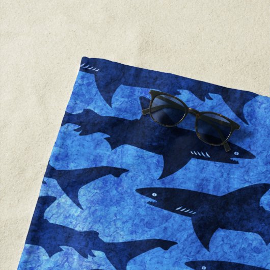 Helle blaue Schule des Strandtuch (Beispiel)