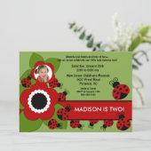 Helle Blume & Ladybug Foto Geburtstag Einladung (Stehend Vorderseite)