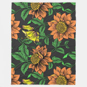 Helle Blume Pop aus schwarzem Hintergrund Fleecedecke (Vorderseite)
