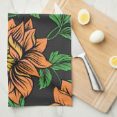 Helle Blume Pop aus schwarzem Hintergrund Geschirrtuch (Viertel Falte)