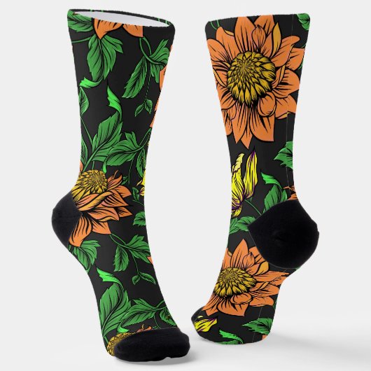 Helle Blume Pop aus schwarzem Hintergrund Socken (Gewinkelt)