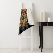 Helle Blumenmandala mit roten und gelben Blumen. Sherpadecke (Beispiel)