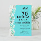 Helle Blumenüberraschung 70. Geburtstagsparty Einladung (Stehend Vorderseite)