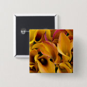 Helle bunte Calla-Lilien auf dem Button (Vorne & Hinten)