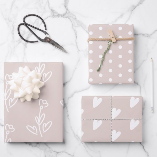 Helle Dusty Rose Blume Herz Polka Dots Geschenkpapier Set (Vorderseite)