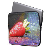"Helle Erdbeere" Niedliches Foto. Jetzt kaufen Laptopschutzhülle (Vorderseite Links)
