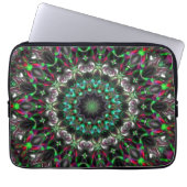 Helle Farbe im Dunkeln im Kaleidoskop im Medaillon Laptopschutzhülle (Vorderseite)