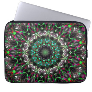 Helle Farbe im Dunkeln im Kaleidoskop im Medaillon Laptopschutzhülle