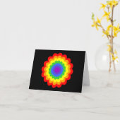 Helle, farbenfrohe Blume in Regenbogenfarben. Karte (Gelbe Blume)