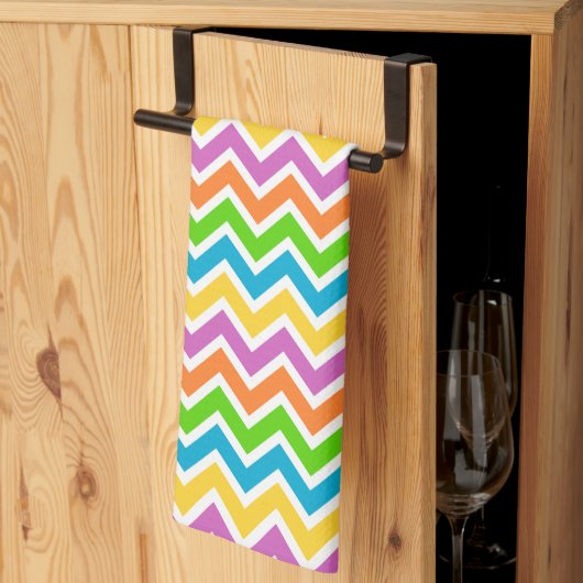Helle Farbige Regenbogen-Chevron-Muster Geschirrtuch (Drittel gefaltet)