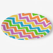 Helle Farbige Regenbogen-Chevron-Muster Pappteller (Schrägansicht)