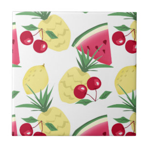 Helle Früchte und Beeren auf weiß. Fliese