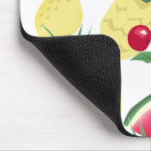 Helle Früchte und Beeren auf weiß. Mousepad (Ecke)