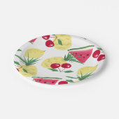 Helle Früchte und Beeren auf weiß. Pappteller (Schrägansicht)