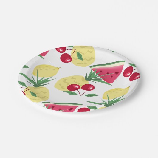 Helle Früchte und Beeren auf weiß. Pappteller (Schrägansicht)