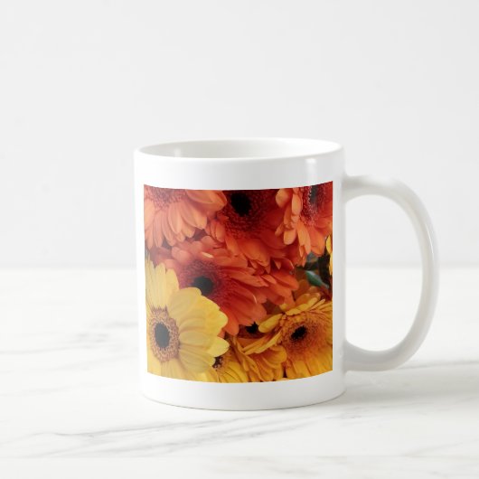 Helle Gerbera-Blume, Orangengelb, Flora Kaffeetasse (Rechts)