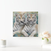 Helle Golden Tigers in einem blauen grünen Dschung Quadratische Wanduhr (Zuhause)