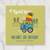 Helle grüne Giraffe in Traktorenjungen zum Geburts Geschenkanhänger (Vorderseite)