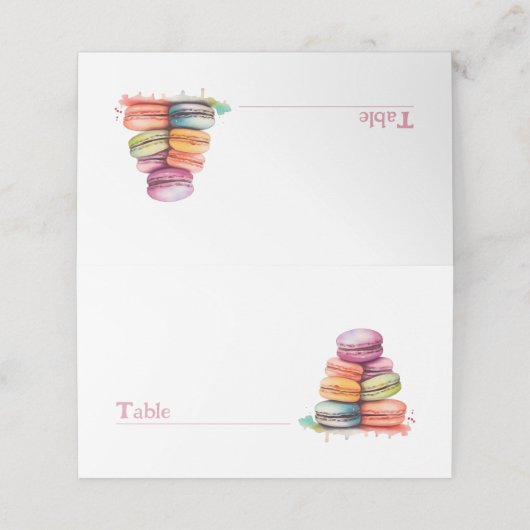 Helle, lustige, farbenfrohe Macaros nennen Platzka Platzkarte (Außenseite Aufgefaltet)