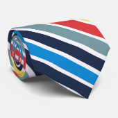 Helle, mehrfarbige horizontale Streifen. Krawatte (Gerollt)