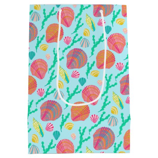 Helle Muscheln und Algenmuster Mittlere Geschenktüte (Rückseite)