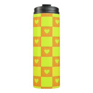 Helle orange-grüne karierte Fliese mit Herzen Thermosbecher