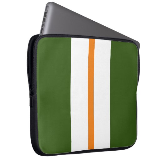 Helle, orange weiße Streifen auf waldgrünen Fläche Laptopschutzhülle (Vorne Rechts)