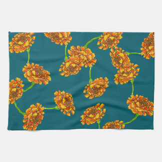 Helle orangefarbene Tagetes auf einem Türkisen Küc Geschirrtuch