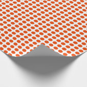Helle Orangenpunkte auf weißem Wellenpapier Geschenkpapier (Ecke)