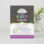 Helle Rainbow Baby Sprinkle Regenschirm Einladung (Stehend Vorderseite)