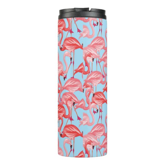 Helle rosa Flamingos auf Blau | addieren Ihre Thermosbecher (Rückseite)